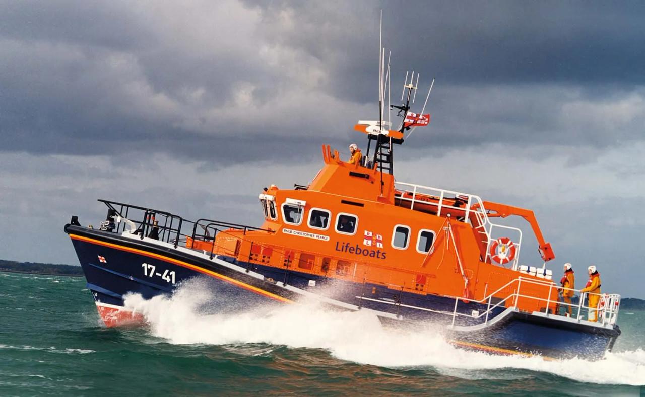 1/72 Airfix RNLI Severn Class Lifeboat - Squadron.com