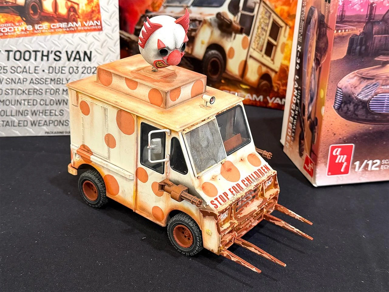 1/25 AMT Twisted Metal Sweet Tooth Ice Cream Van Plastic Model Kit 
