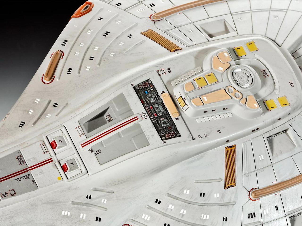 1/670 Revell Star Trek USS Voyager NCC-74656 Plastic Model kit