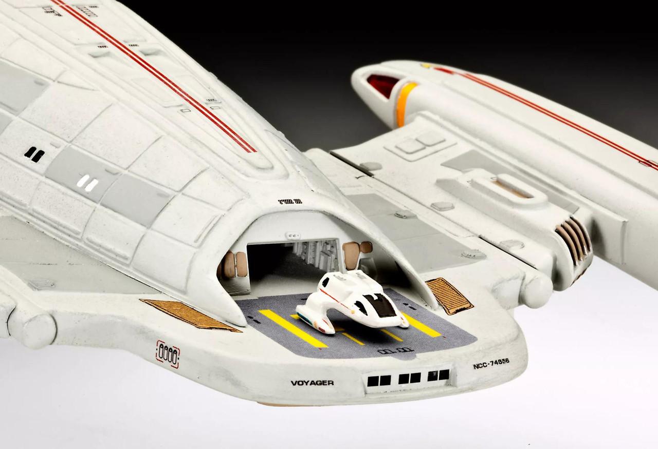 1/670 Revell Star Trek USS Voyager NCC-74656 Plastic Model kit
