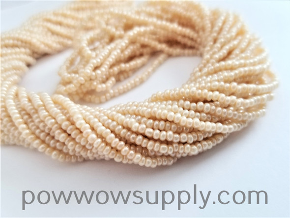 10/0 Seed Beads Pearl Eggshell