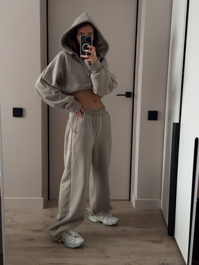 Image of the product Urban Comfort Cropped Sweatshirt