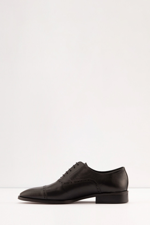 First image of the product Oxford Medallion Cap-Toe Leather Dress Shoe