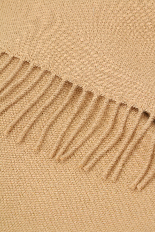 Second image of the product Classic Camel Cashmere Fringe Scarf