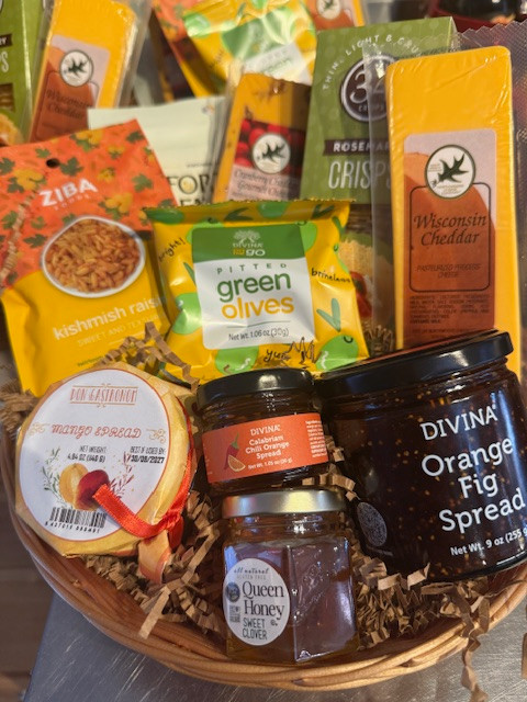 Large Cheese and Snack Basket