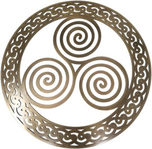 Exclusively Irish Triskelion round-shaped wall hang.