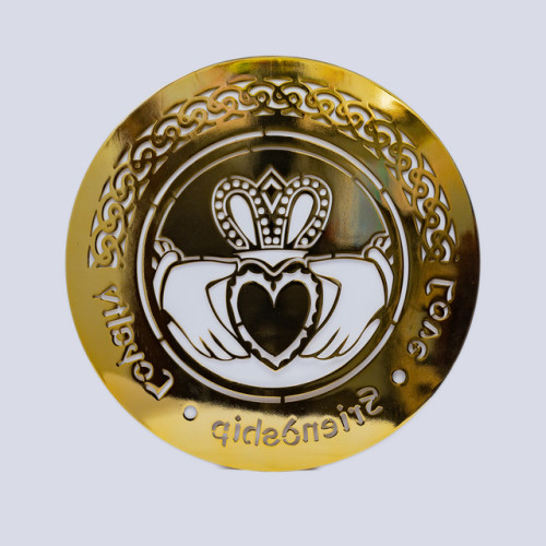 Exclusively Irish Claddagh round-shaped wall hang - Polished brass