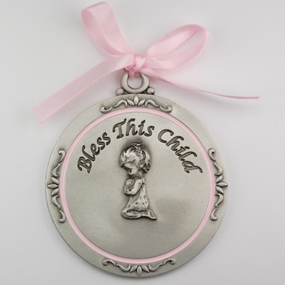 GIRL CRIB MEDAL/CARDED