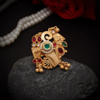 Gold Green and Rani Color Matte Gold Finger Ring