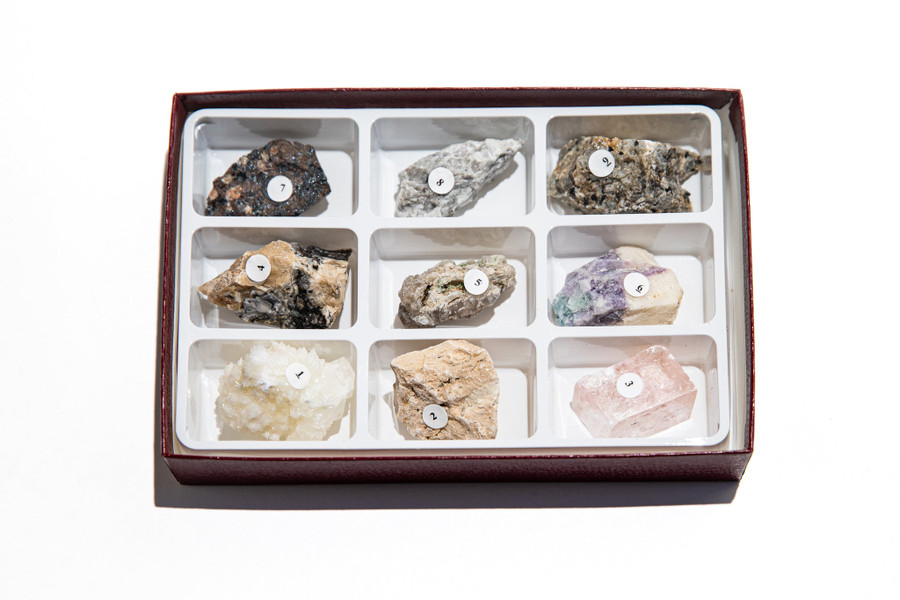 ミネラルコレクション Fluorescent Minerals Long Wave Colelction - 9 Spec. 1-1/2
