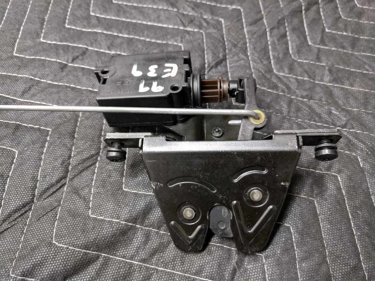 BMW E39 5-Series Trunk Lid Lock With Actuator 51248236897