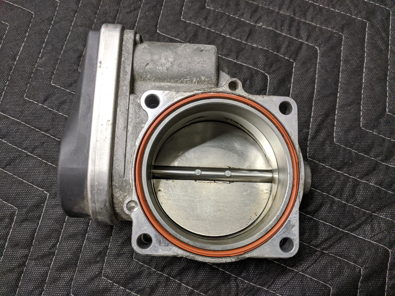 BMW E53/E60/E61/E63/E64/E65/E66/E67 Throttle Body VDO 13547506627