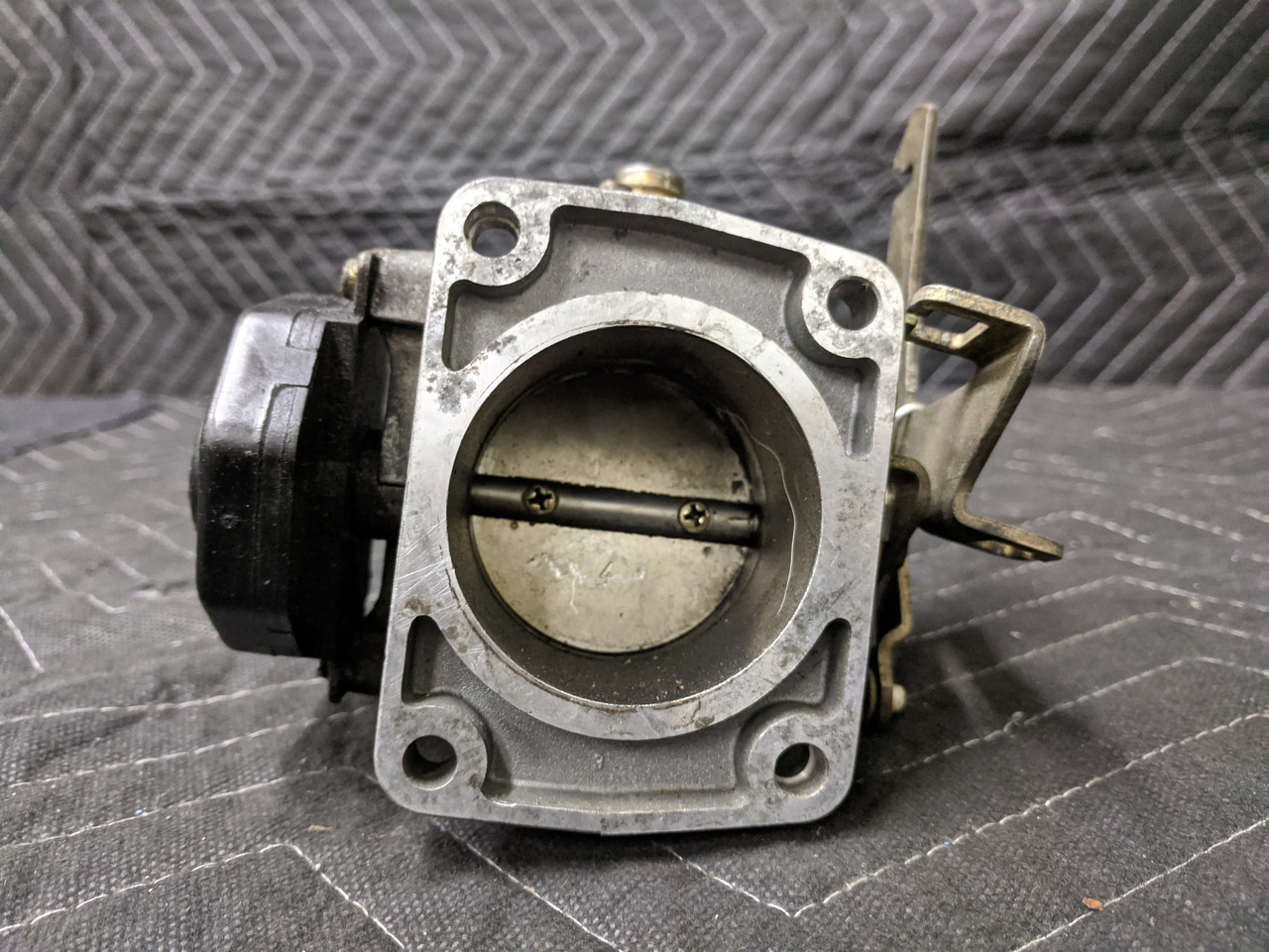 BMW E28/E30 3-Series 5-Series Throttle Body 1285330