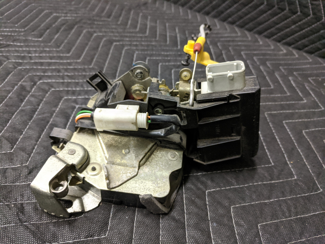 BMW E38/E39 5-Series 7-Series Door Lock Latch Rear Left 67118352145 8125669