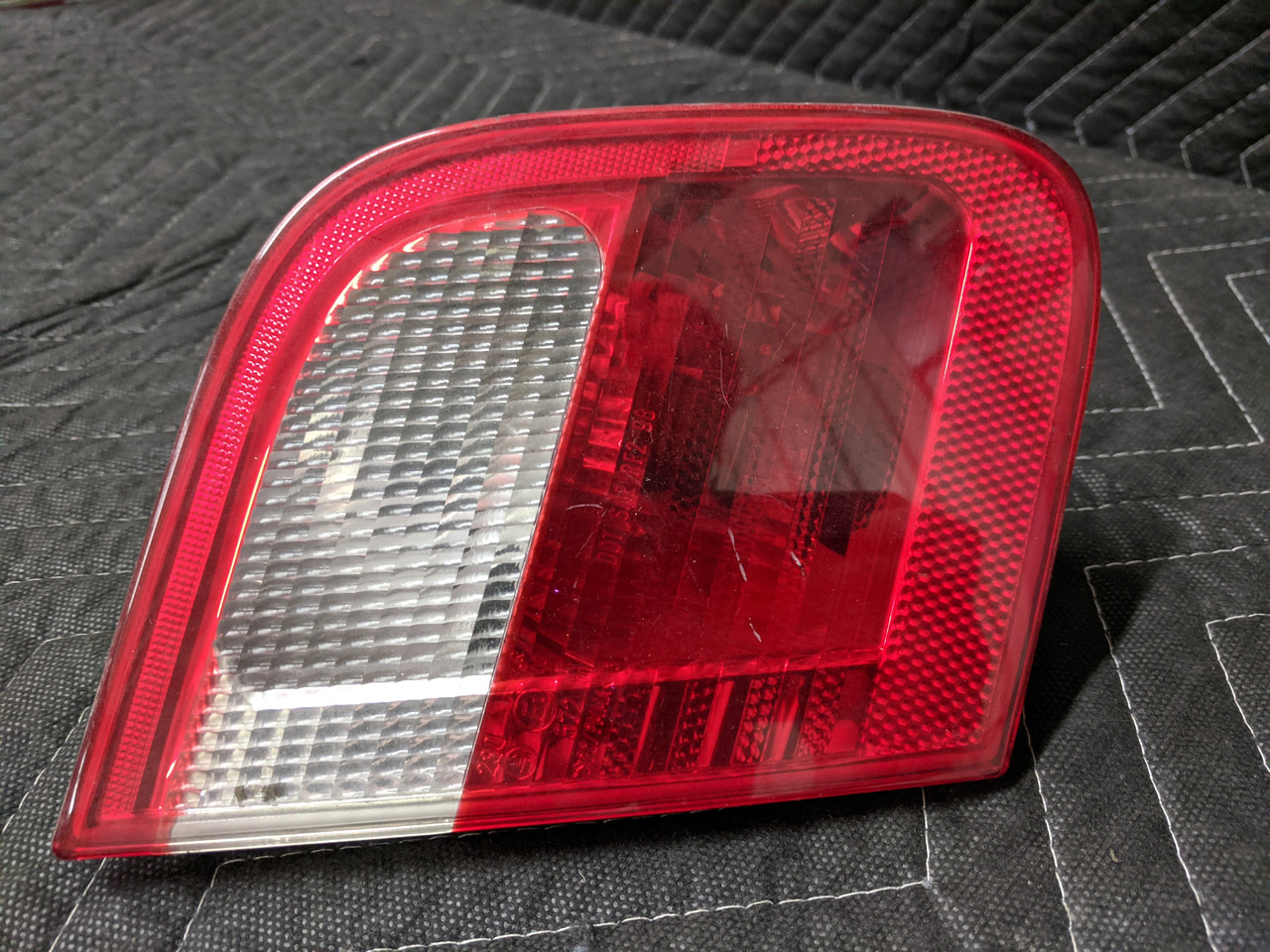 BMW E46 3-Series Inner Tail Light Red/White Left Drivers 63218364923