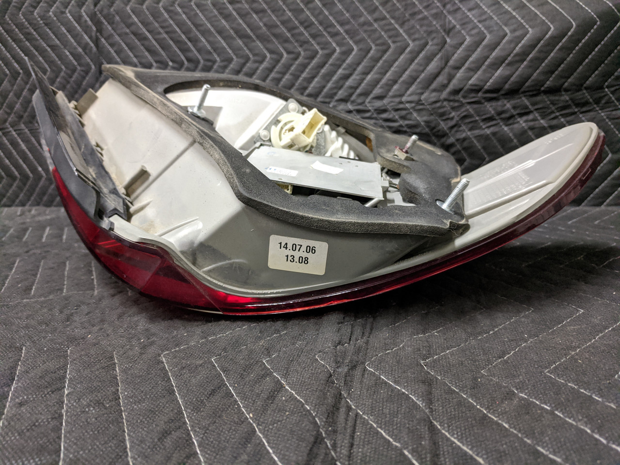 BMW E65/E66 7-Series Tail Light Red/White Right Passenger 63216938516