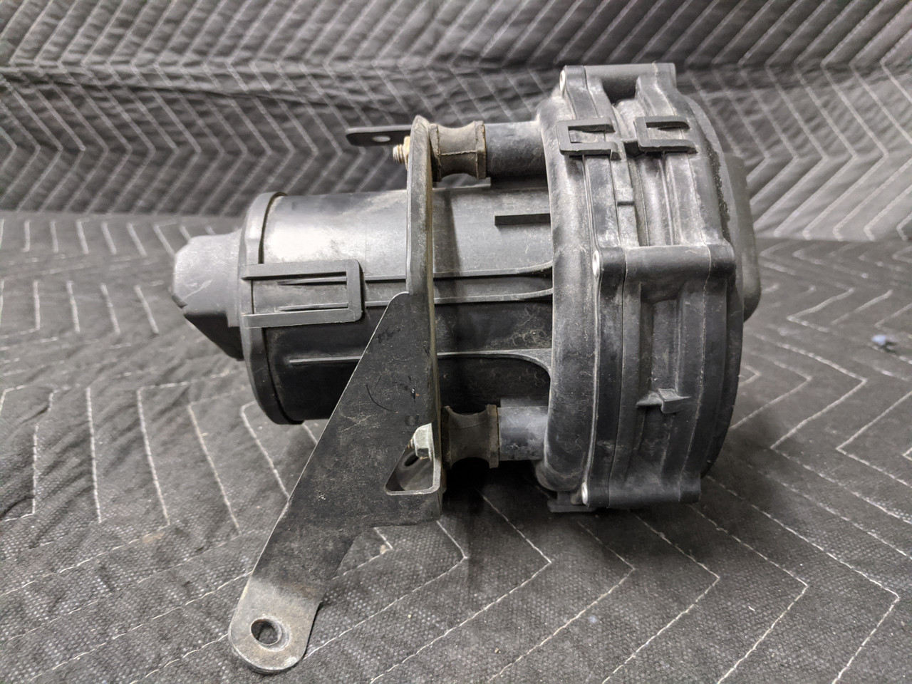 BMW E53 X5 Secondary Air Injection Smog Pump 11721437910
