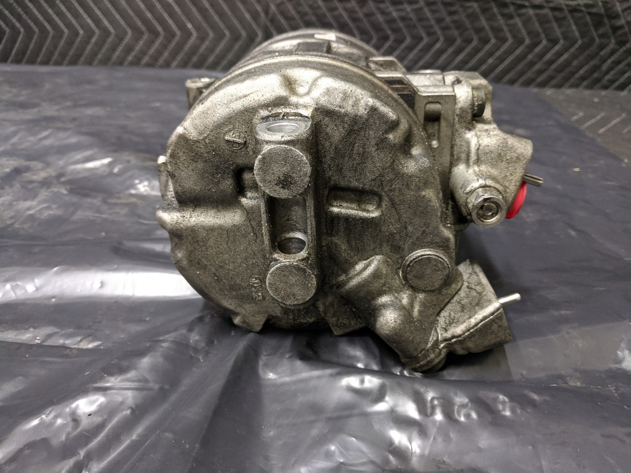 BMW E38/E39/E52 5-Series 7-Series Z8 Air Conditioning A/C Compressor Pump Denso 64526910460