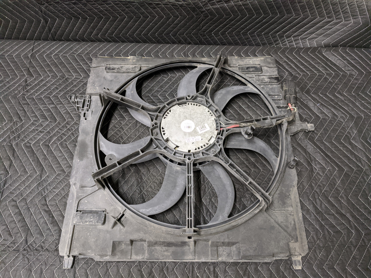 BMW E70 X5 Electric Radiator Cooling Fan W/ Shroud 17427533558