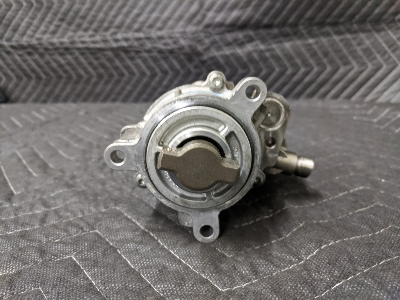 BMW E90/E91/E92/E93 3-Series N54 High Pressure Fuel Pump 13517616170