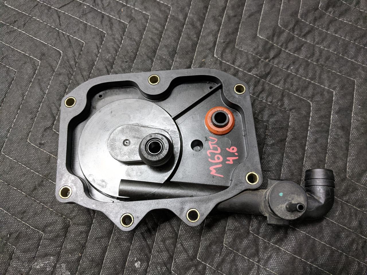 BMW E52/E53 Z8 X5 PCV Crankcase Oil Separator Valve Cover 11617508541