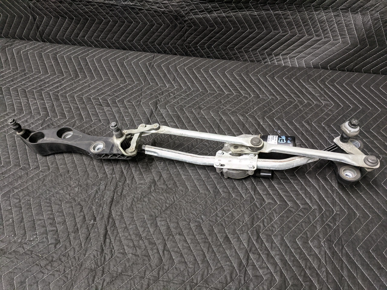 Fits BMW E60 E61 5-Series 525i 528i 535i Front Windshield Wiper Motor 43-2109