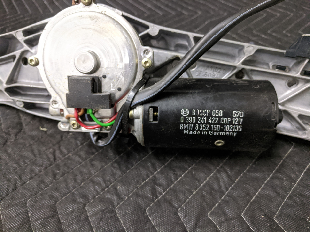 BMW E38 7Series Windshield Wiper Linkage With Motor Bosch 0390241422