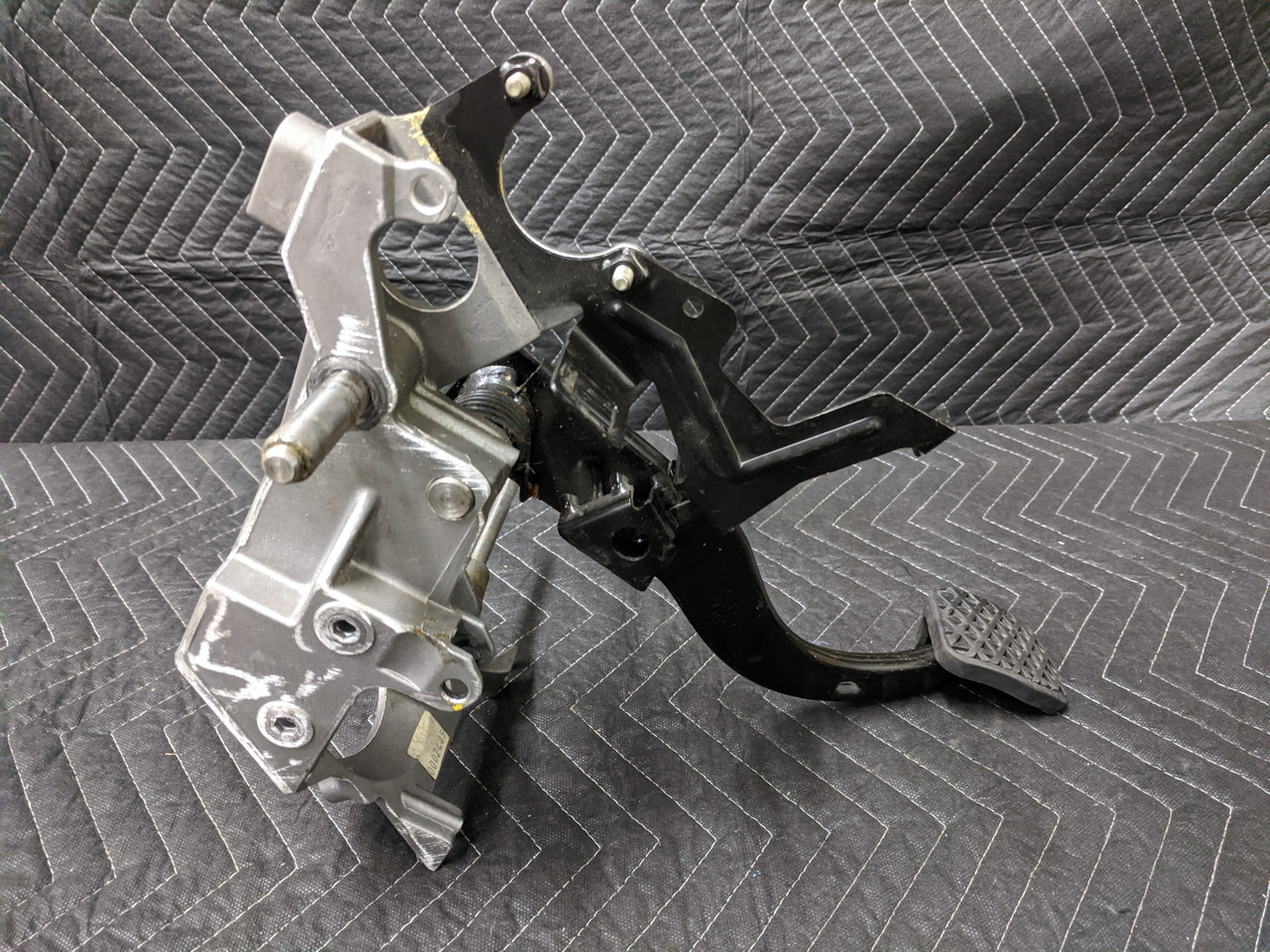 BMW E39 5-Series M5 Pedal Support Bracket 35101164854