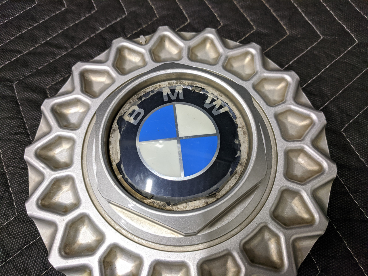 BMW E24/E32/E34 Cross Spoke Style 5 Hub Cap 36131179828