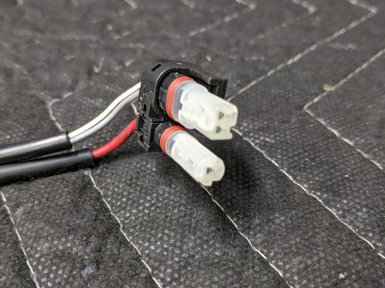 BMW E60 5-Series IBS Adapter Lead 61129123571