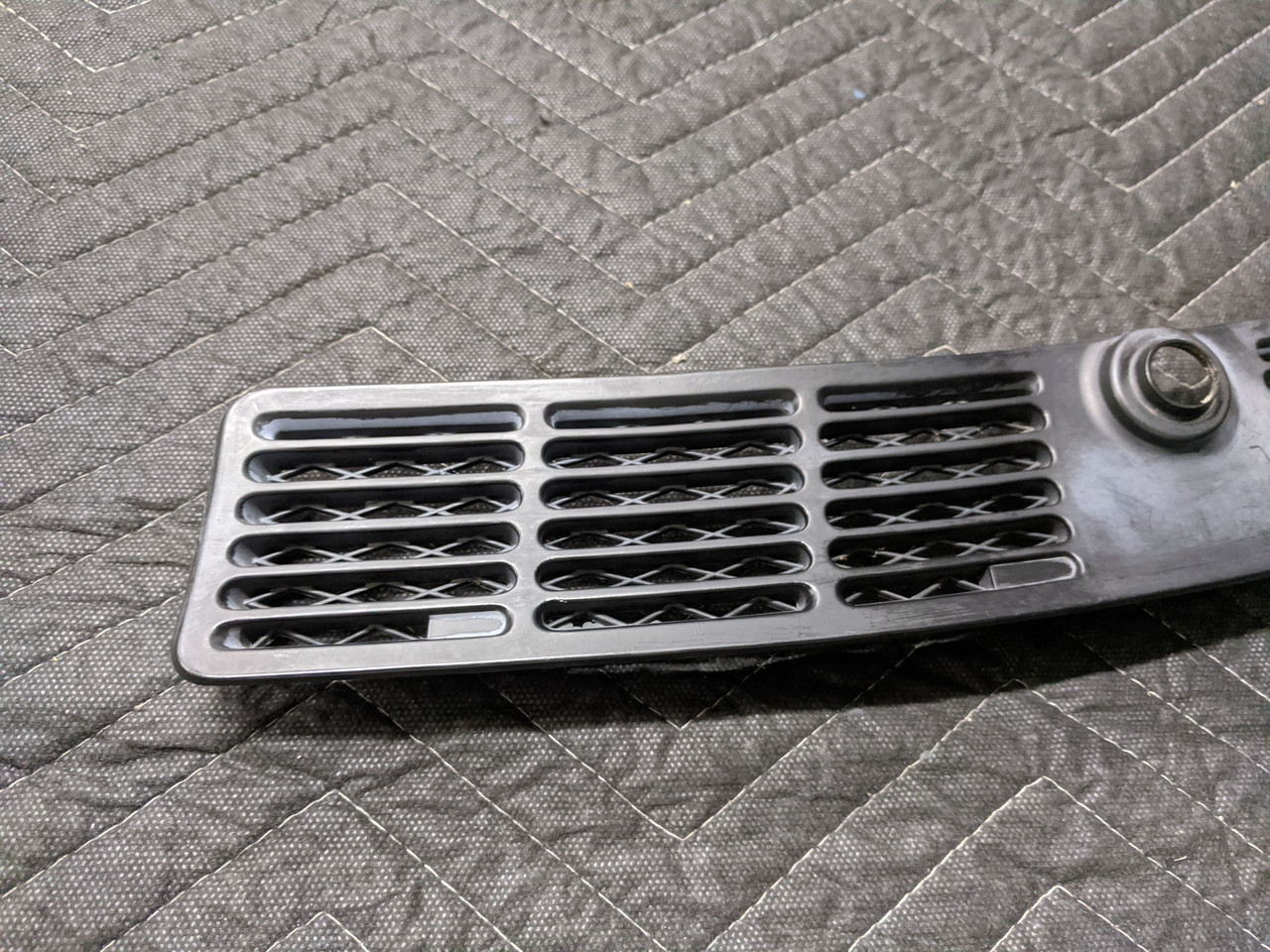 BMW E30 3-Series Windshield Cowl Grille Left 51131904571