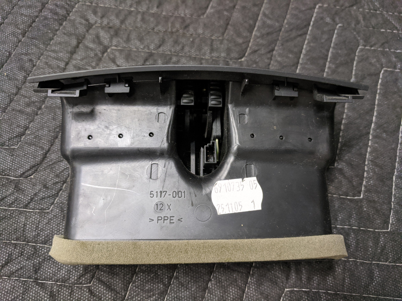 BMW E90 3-Series Rear Center Console Vent 6932023