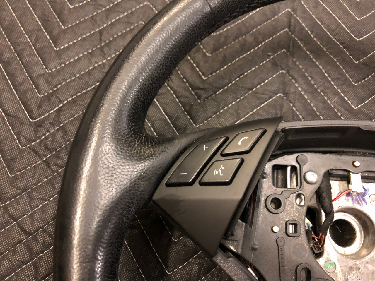 BMW E60 Heated Steering Wheel With Buttons recycleBMWs