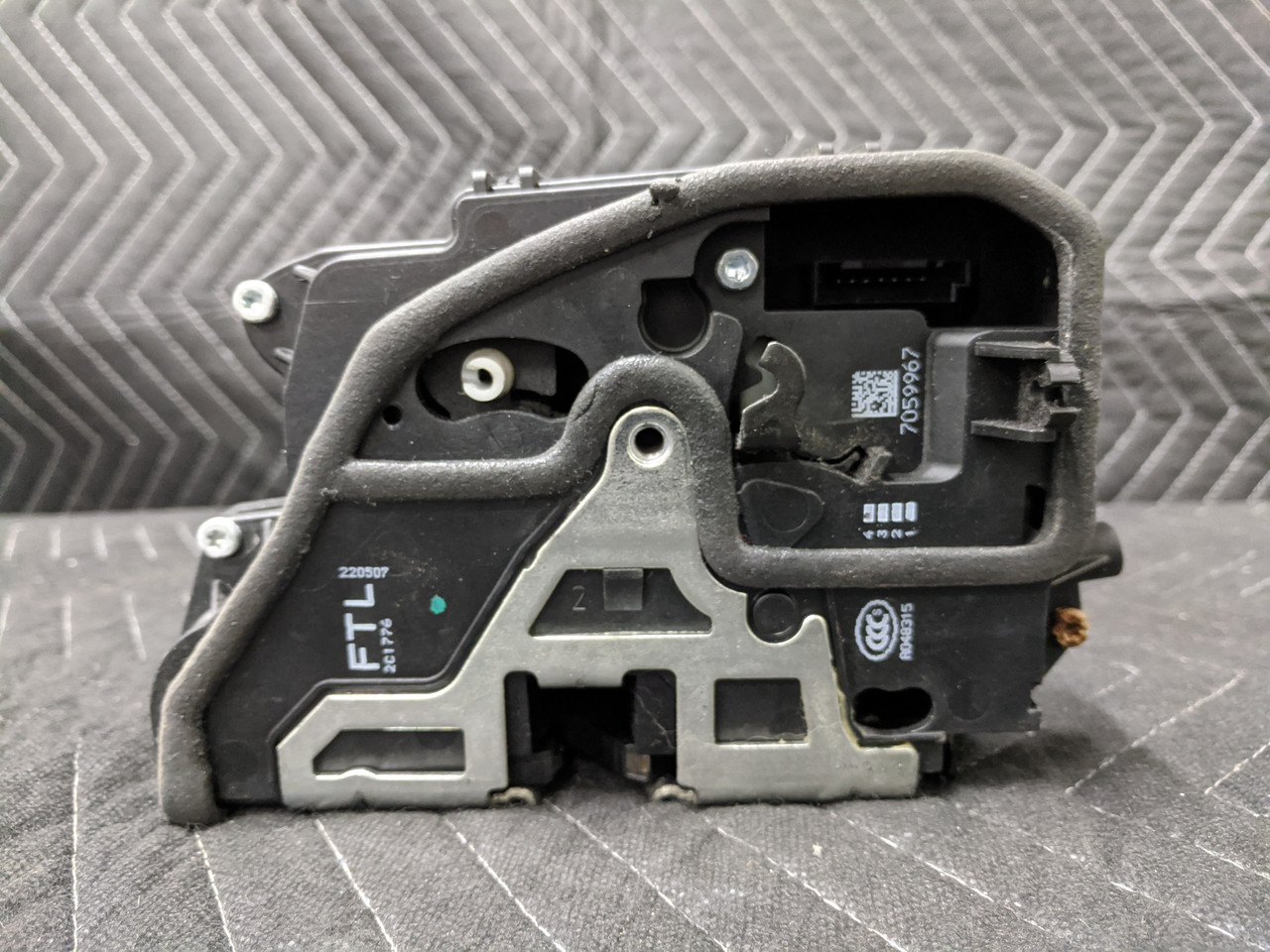 BMW E90/E91/E92/E93 Door Lock Actuator Driver Left 51217059967