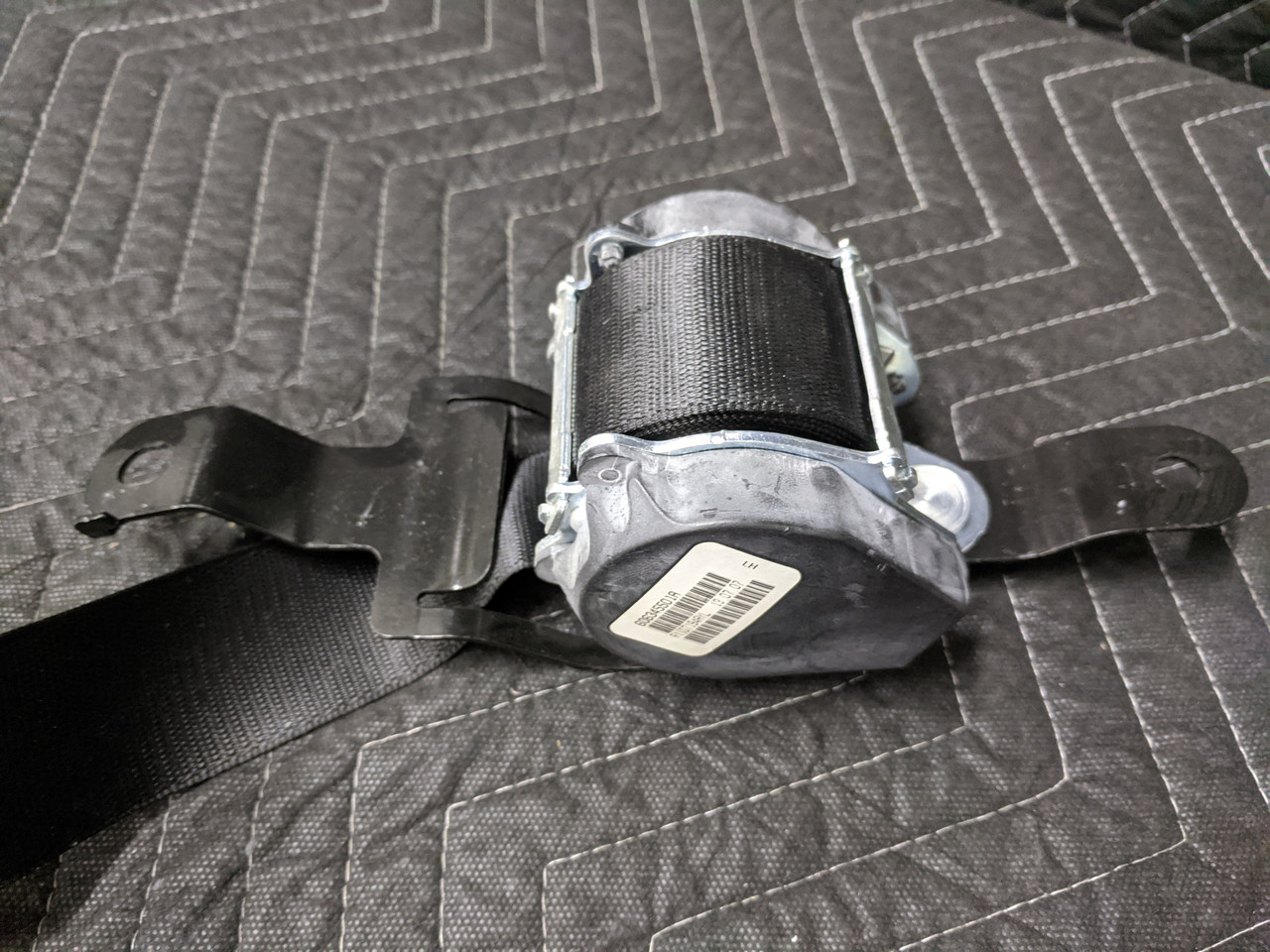 BMW E70 X5 Upper Rear Seat Belt Left Schwarz 72117161847