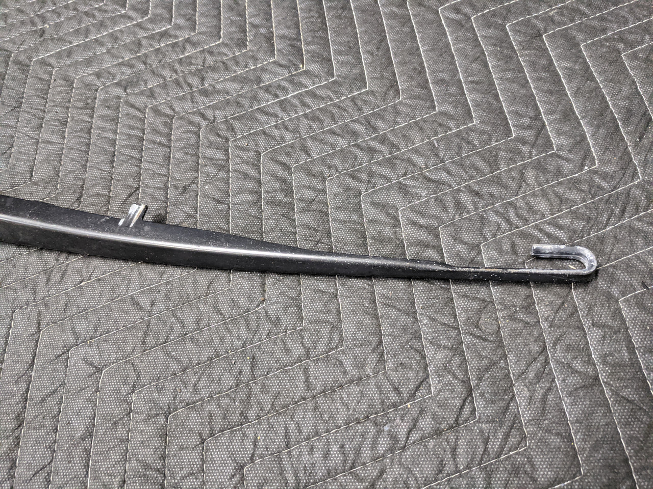 BMW E46 3-Series Left Driver Windshield Wiper Arm 61618225993