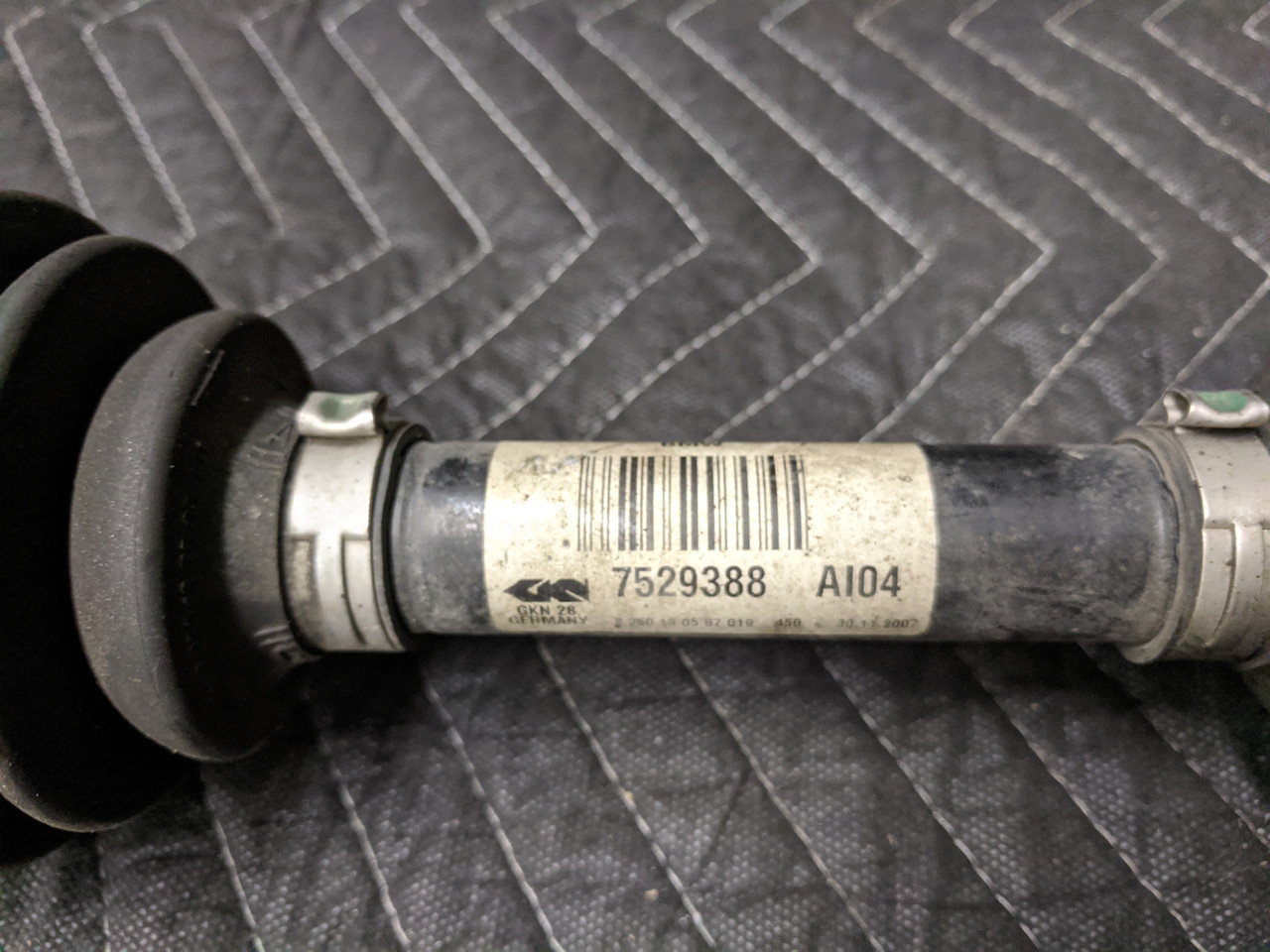 BMW E90 3-Series Front Right Output Axle Shaft 7529390