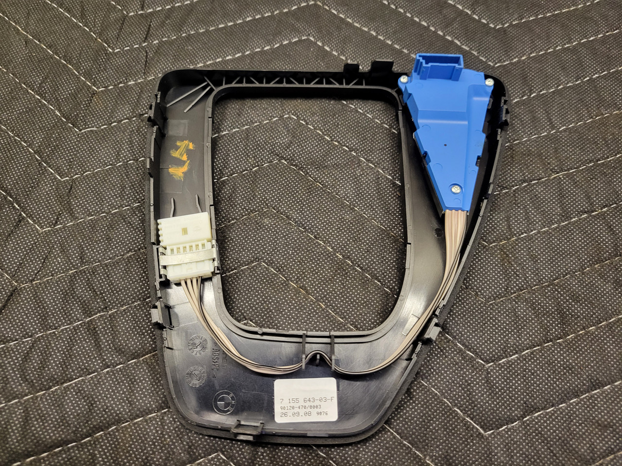 BMW E90/E91/E92/E93 Shift Trim 51167155643 - recycleBMWs