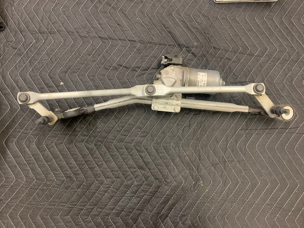 BMW E70 Windshield Wiper Linkage with Motor 7200510