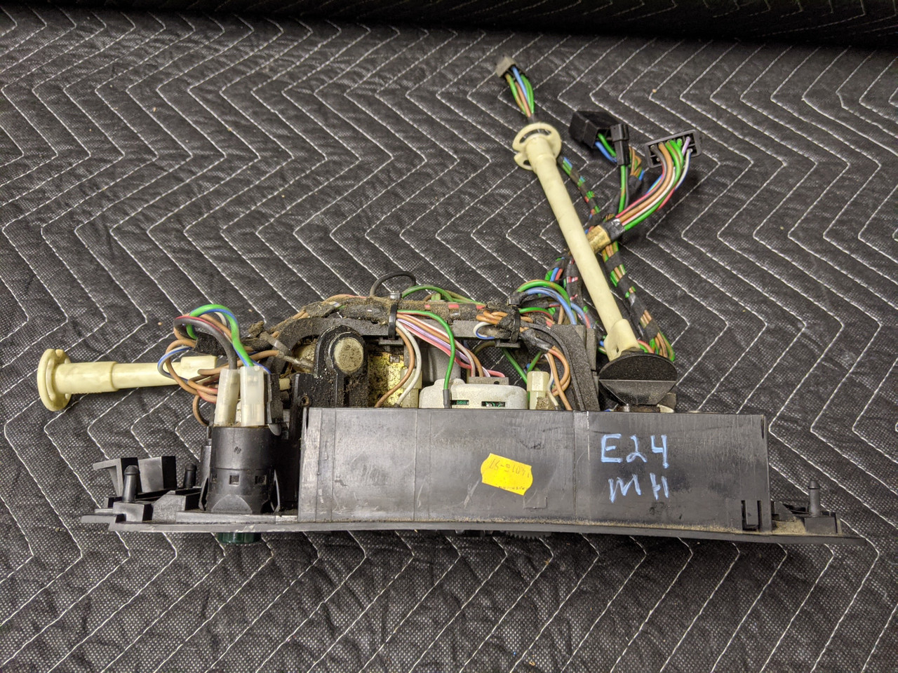 BMW E24 6-Series Heater Air Conditioning Clock Vents Controls 64111370096