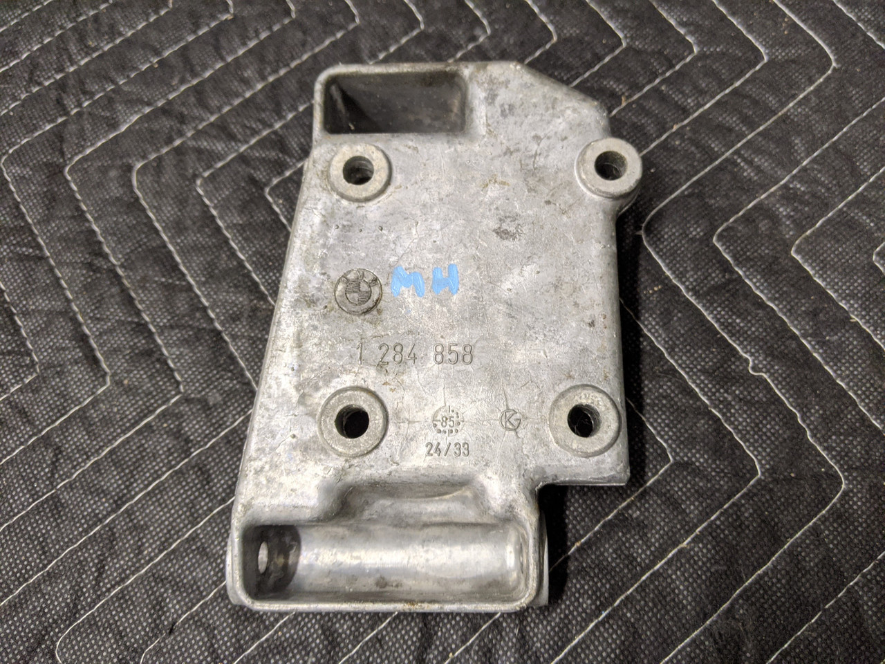 BMW E28/E30/E34 3-Series 5-Series A/C Air Conditioning Compressor Support Bracket 64521284858