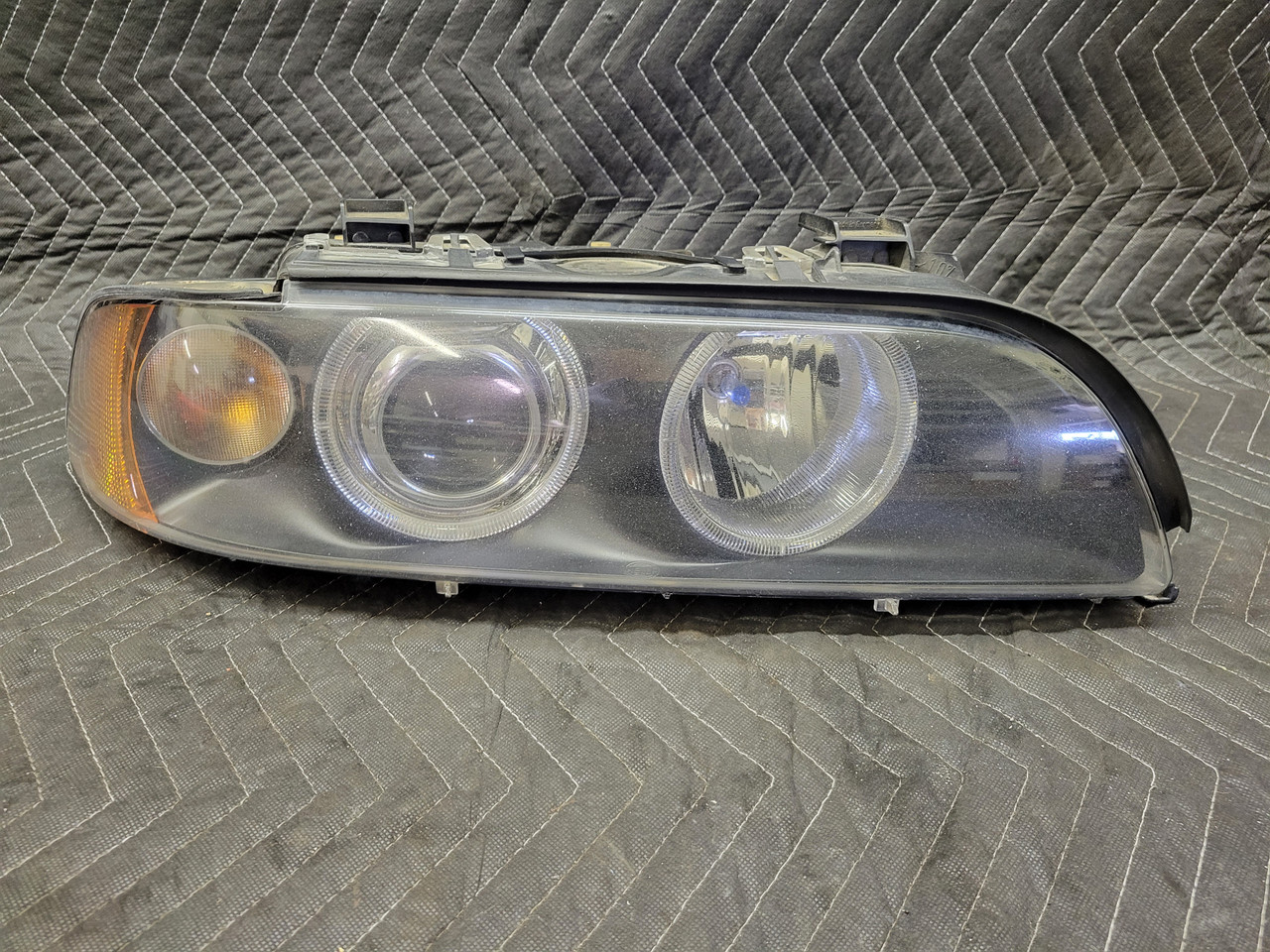 BMW E39 5-Series Xenon Headlight Right Passenger Hella 63126912440