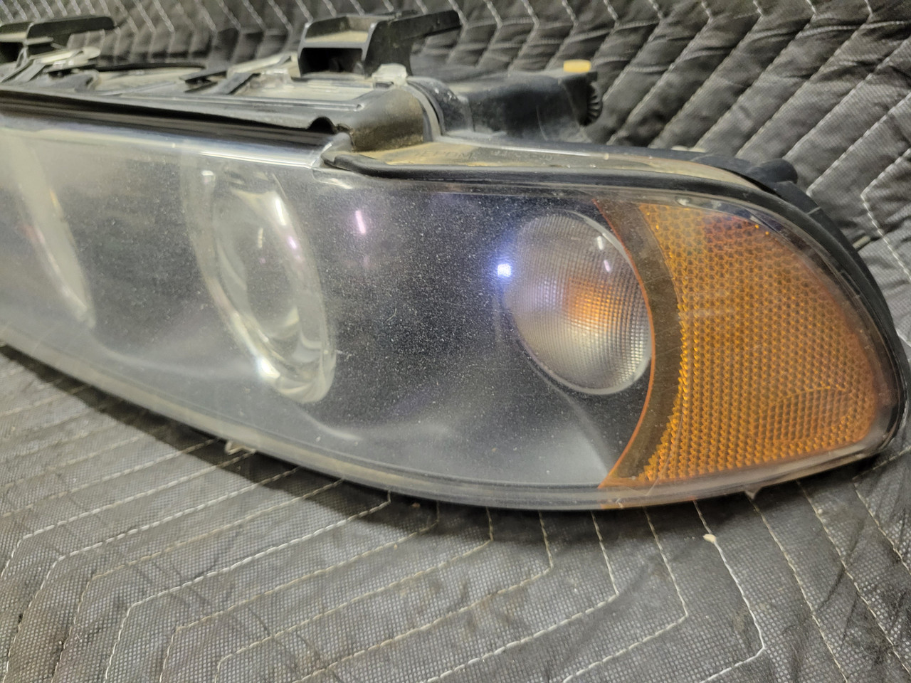 BMW E39 5-Series Xenon Headlight Left Passenger Hella 63126912439