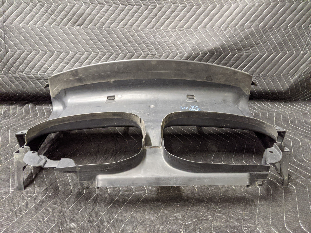 BMW E46 3-Series Coupe Convertible Front Air Duct 51717069470