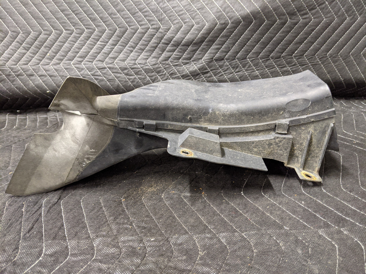 BMW E46 3-Series Coupe Convertible Front Brake Duct Right Passenger 51717069518