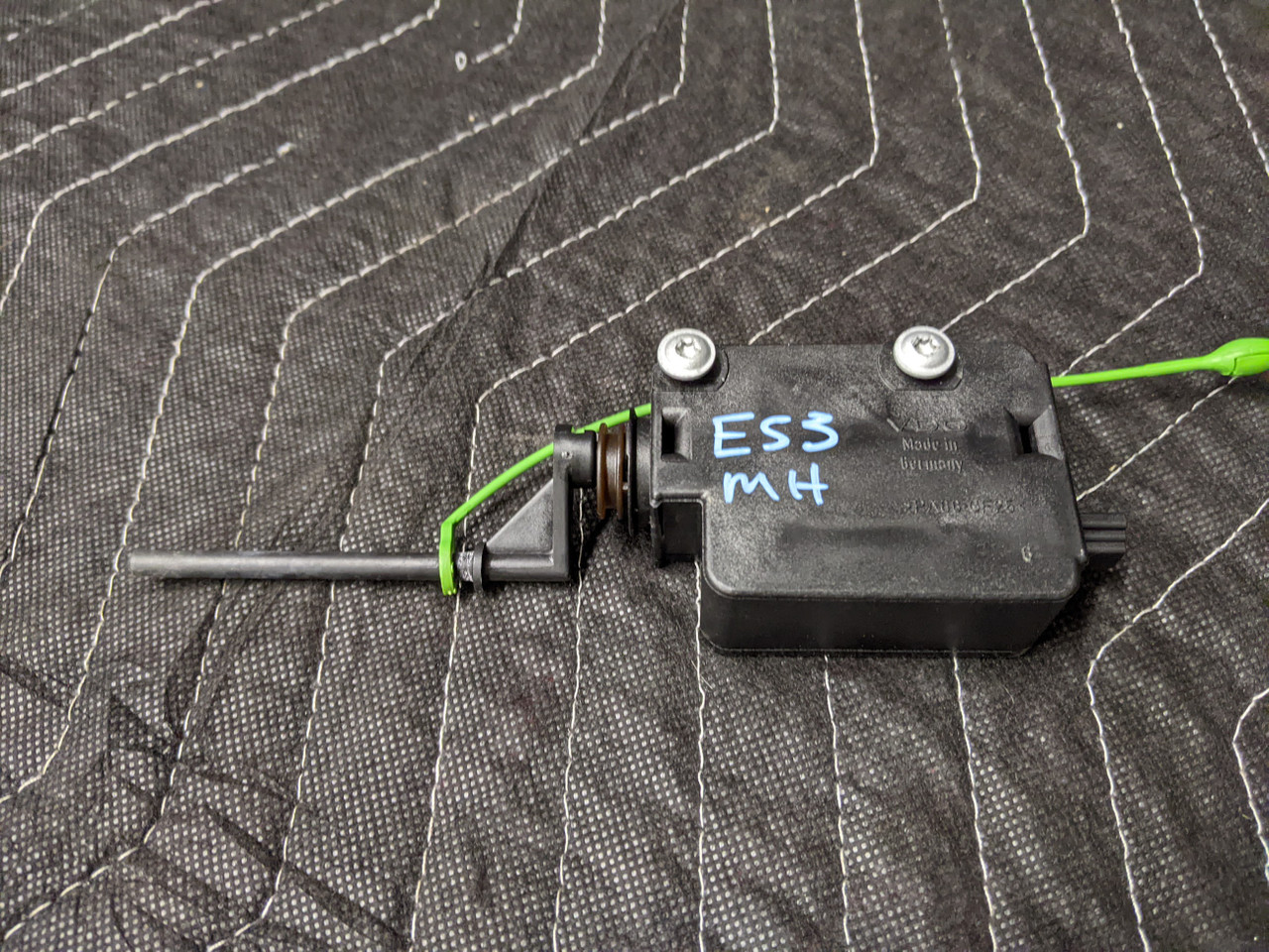 BMW E53 X5 Fuel Gas Door Lock Actuator 67116987636