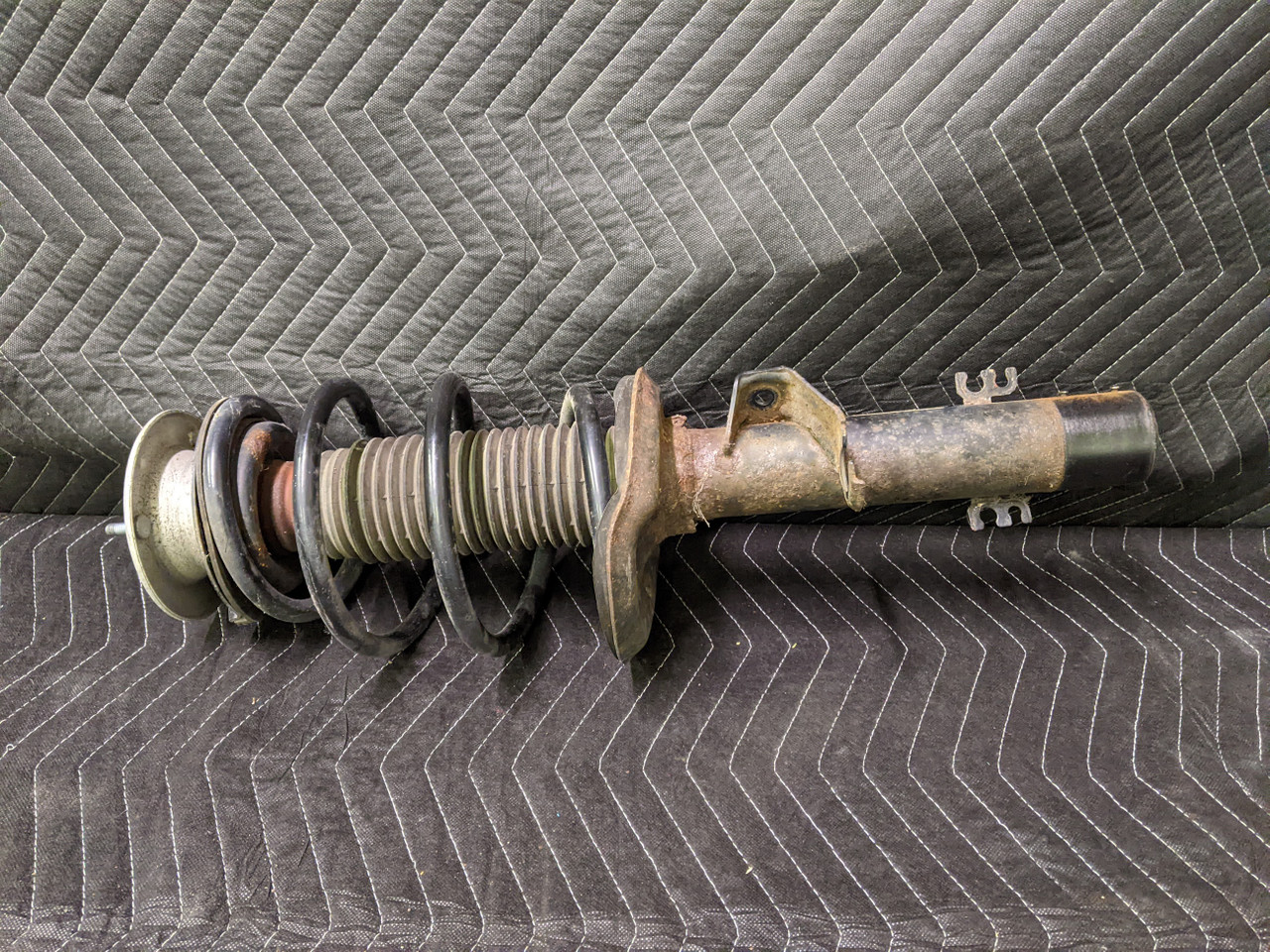 BMW E83 X3 Front Left Spring Strut Assembly 31303411619