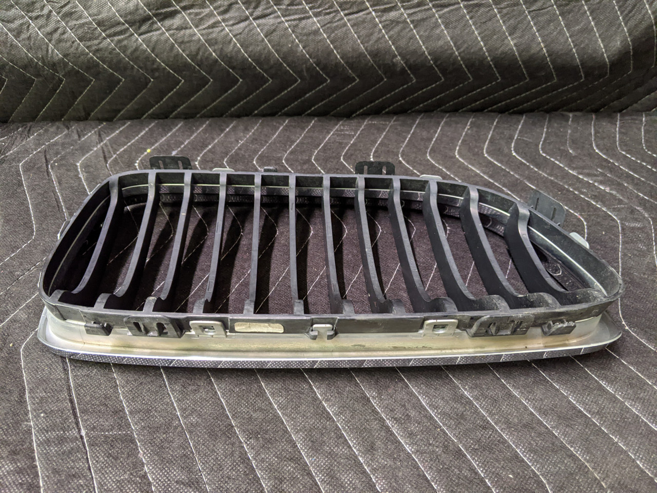 BMW E90/E91 3-Series Front Bumper Grille Left Driver Chrome 51137201969