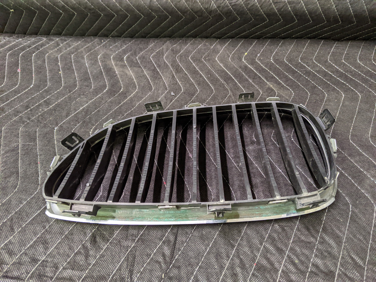 BMW E60/E61 5-Series Front Bumper Kidney Grille Right Chrome 51137065702