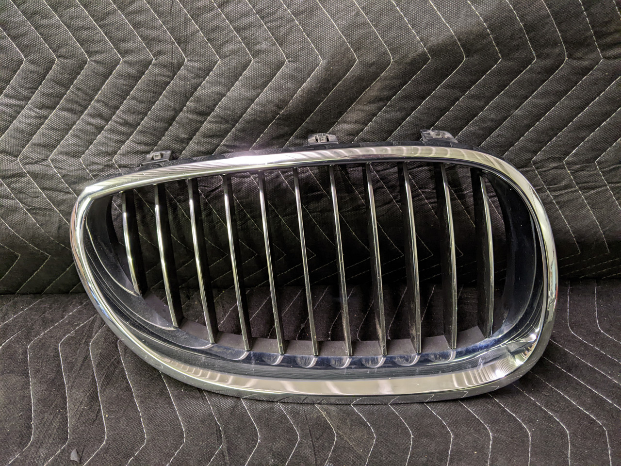 BMW E60/E61 5-Series Front Bumper Kidney Grille Right Chrome 51137065702